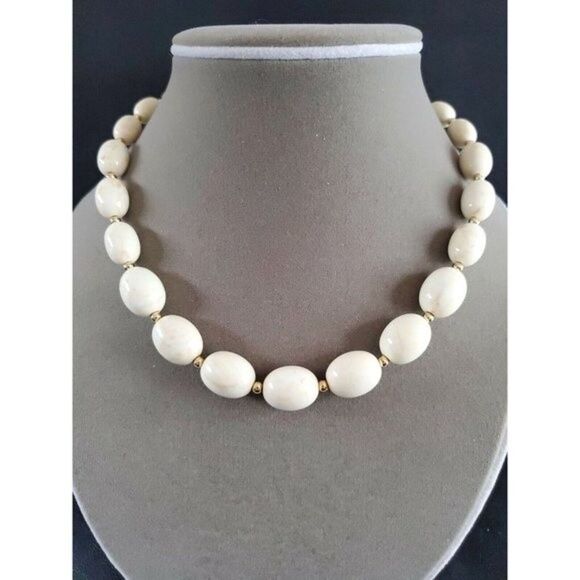VINTAGE Jewelry- MONET Graduated Bead Necklace - 17.75 inch, Cream & Gold Beads - Picture 1 of 5